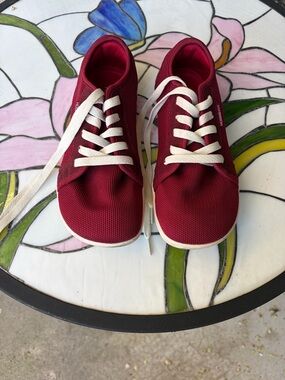 Hobibear Bugle - barefoot size 8 Wine Red shoes